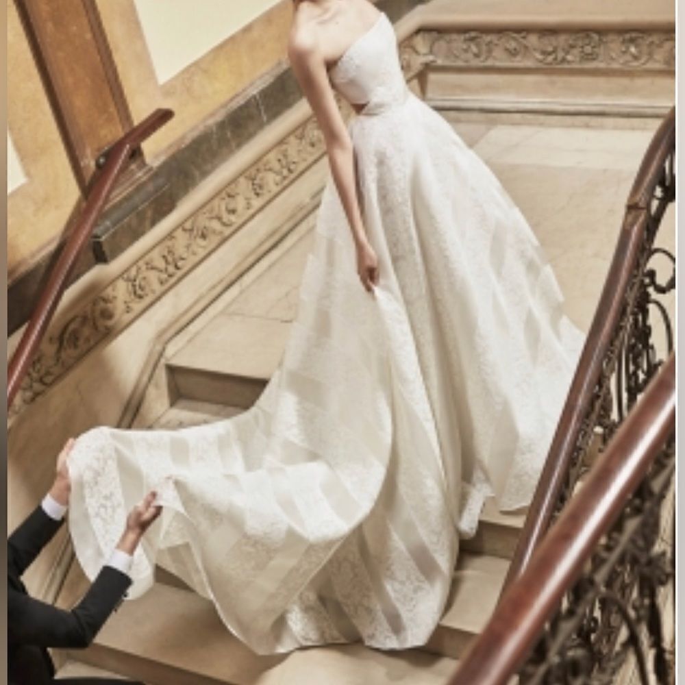 Carolina Herrera White Strapless Lace Ball Gown Wedding Dress